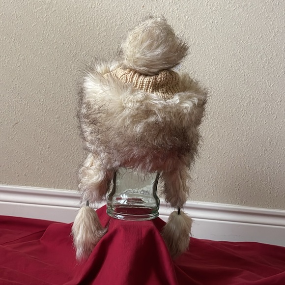 Fluffy Furs OS Knitted Beige Stretchy Hat, Lined with Cream Faux Fur - Picture 3 of 6